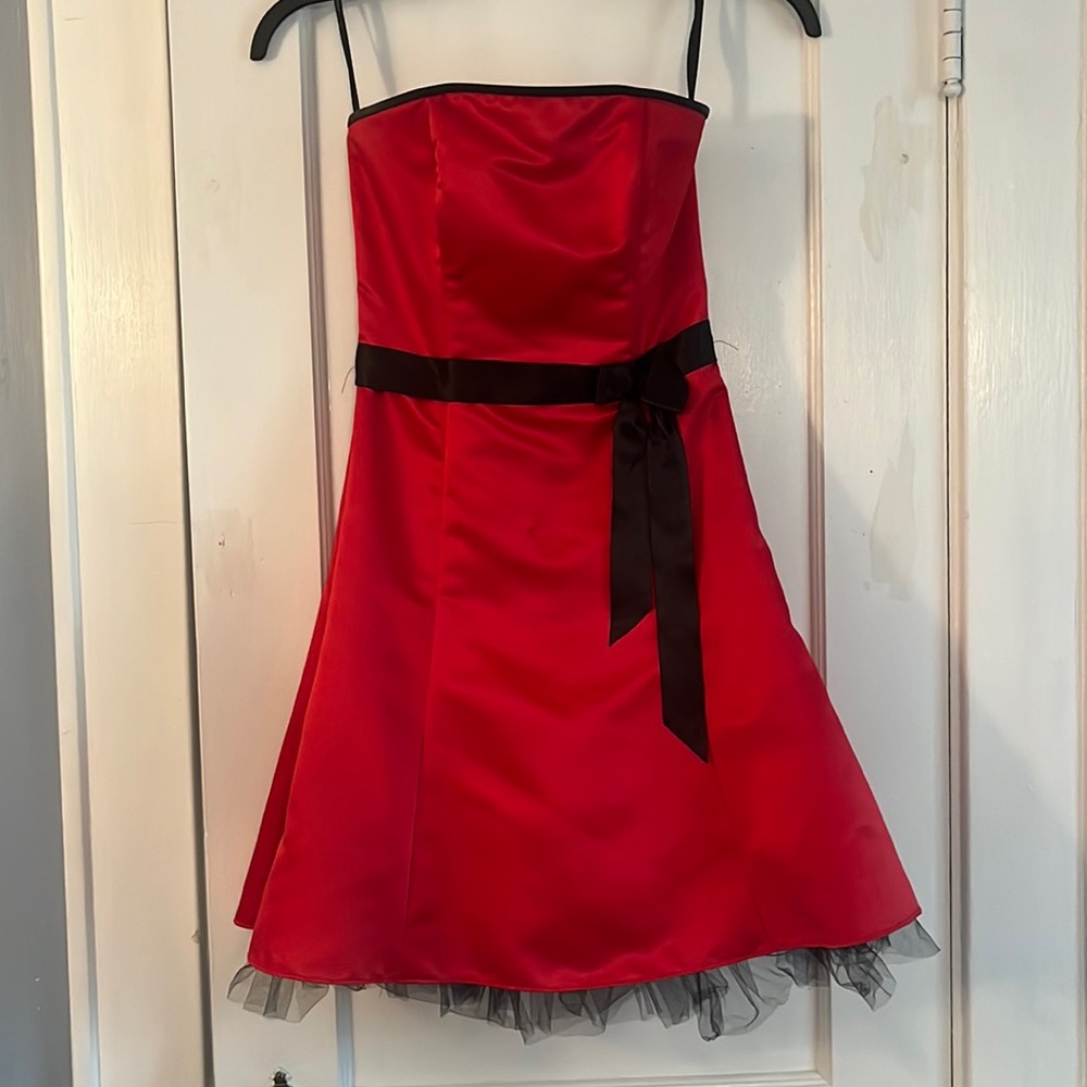 Jessica McClintock strapless red dress